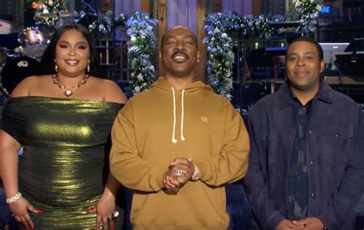 Lizzo Twerks On Eddie Murphy In Hilarious ‘SNL’ Promo 2 Days Before Their Live Show — Watch